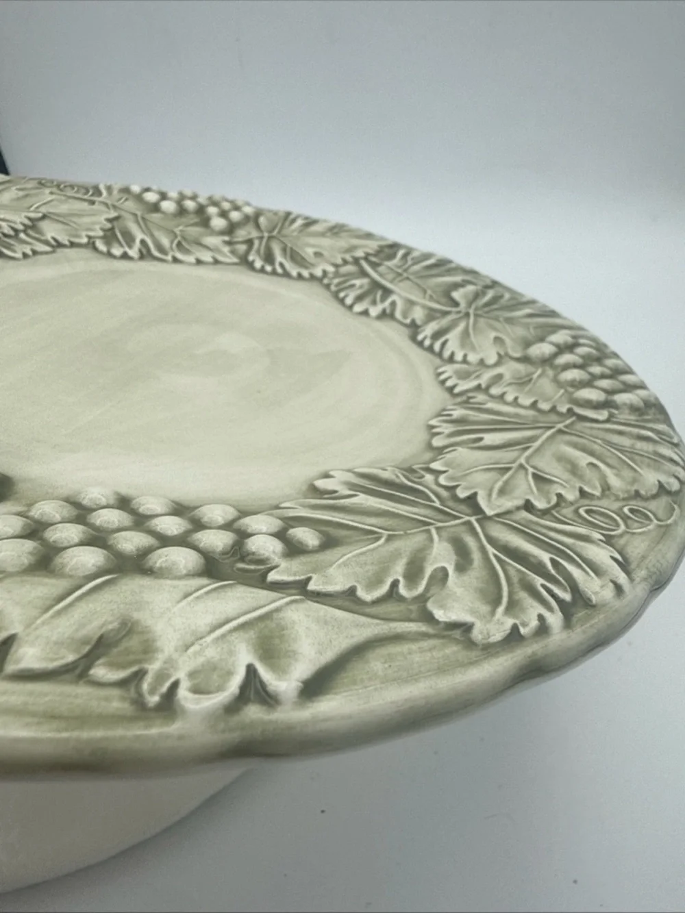 2 VTG Williams Sonoma Napa Sage Raised Grape Leave Design Salad Plates Italy